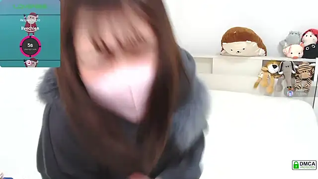 Snapshot of SUZU_ chatting on December 2024 12:09:02 AM SUZU online show from December 2024 12:09:02 AM