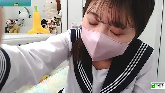 Snapshot of SUZU_ chatting on January 2025 09:35:02 PM SUZU online show from January 2025 09:35:02 PM