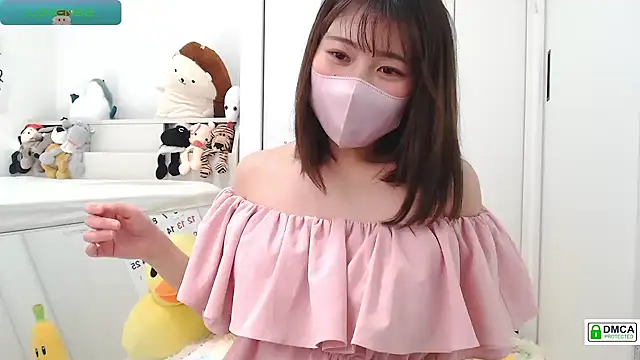 Snapshot of SUZU_ chatting on January 2025 12:06:02 AM SUZU online show from January 2025 12:06:02 AM