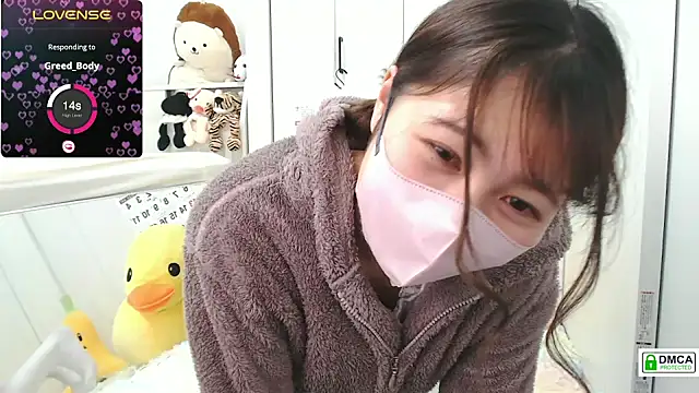 Snapshot of SUZU_ chatting on January 2025 12:12:02 PM SUZU online show from January 2025 12:12:02 PM