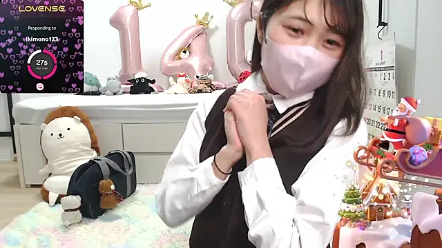 Snapshot of SUZU_ chatting on January 2025 09:14:02 PM SUZU online show from January 2025 09:14:02 PM