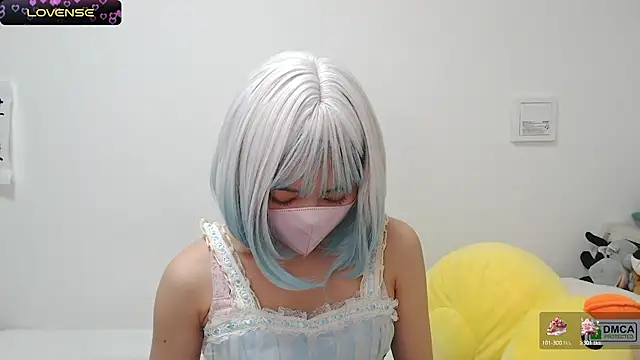 Snapshot of SUZU_ chatting on January 2025 12:05:02 PM SUZU online show from January 2025 12:05:02 PM