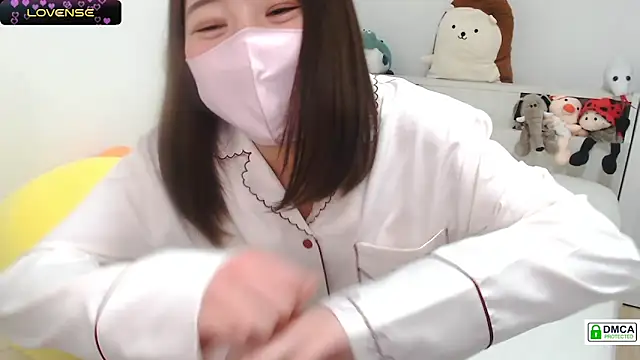 Snapshot of SUZU_ chatting on January 2025 09:37:01 PM SUZU online show from January 2025 09:37:01 PM