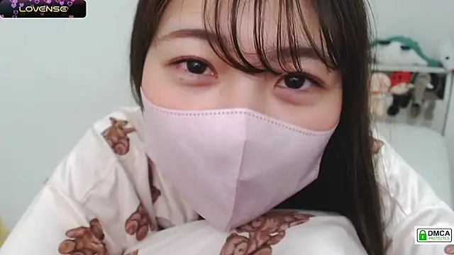 Snapshot of SUZU_ chatting on February 2025 08:42:02 PM SUZU online show from February 2025 08:42:02 PM