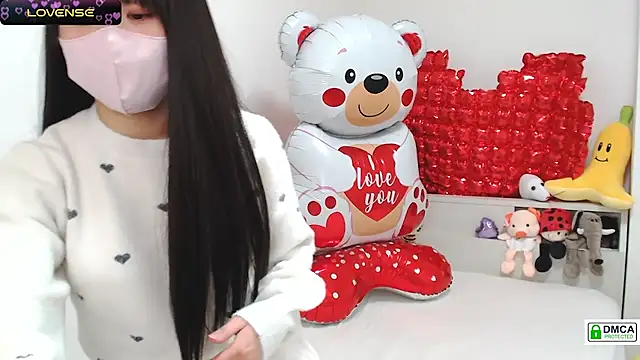 Snapshot of SUZU_ chatting on February 2025 12:14:02 PM SUZU online show from February 2025 12:14:02 PM