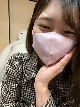 Snapshot of SUZU_ chatting on February 2025 12:16:02 PM SUZU online show from February 2025 12:16:02 PM