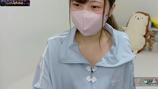 Snapshot of SUZU_ chatting on March 2025 01:38:02 PM SUZU online show from March 2025 01:38:02 PM