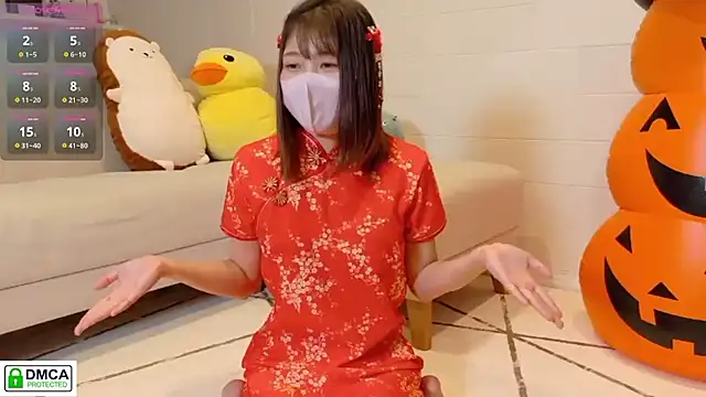 Snapshot of SUZU_ chatting on October 2025 01:08:02 PM SUZU online show from October 2025 01:08:02 PM