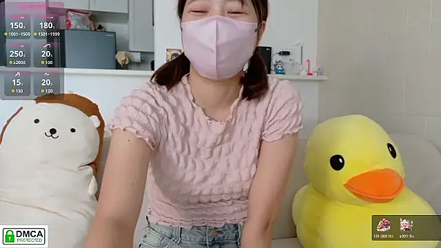 Snapshot of SUZU_ chatting on October 2025 12:20:01 AM SUZU online show from October 2025 12:20:01 AM