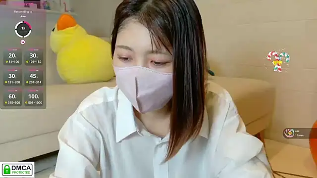 Snapshot of SUZU_ chatting on October 2025 12:25:02 PM SUZU online show from October 2025 12:25:02 PM