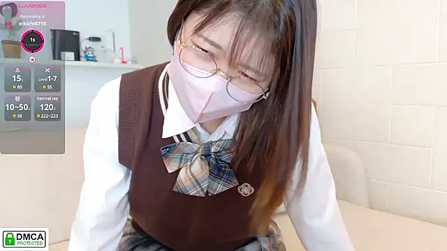 Snapshot of SUZU_ chatting on October 2025 03:15:01 AM SUZU online show from October 2025 03:15:01 AM