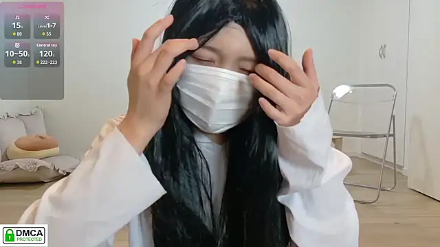 Snapshot of SUZU_ chatting on October 2025 01:12:02 PM SUZU online show from October 2025 01:12:02 PM