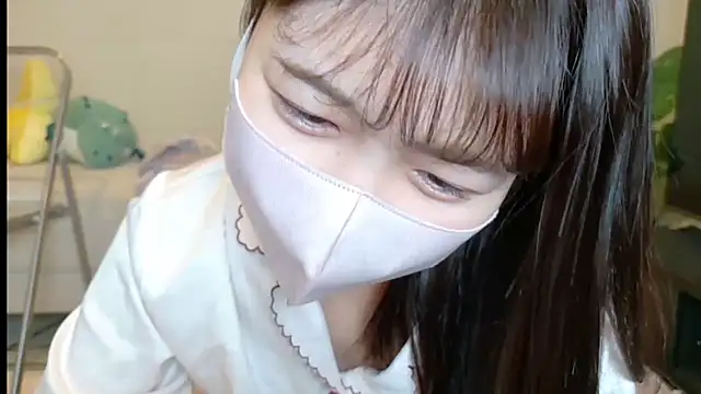 Snapshot of SUZU_ chatting on February 2026 09:44:02 PM SUZU online show from February 2026 09:44:02 PM