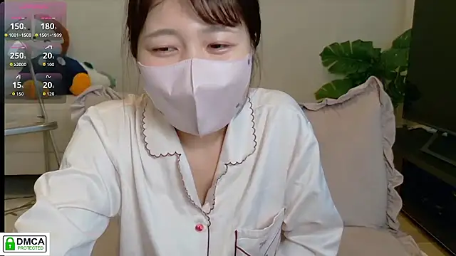 Snapshot of SUZU_ chatting on February 2026 10:43:02 PM SUZU online show from February 2026 10:43:02 PM