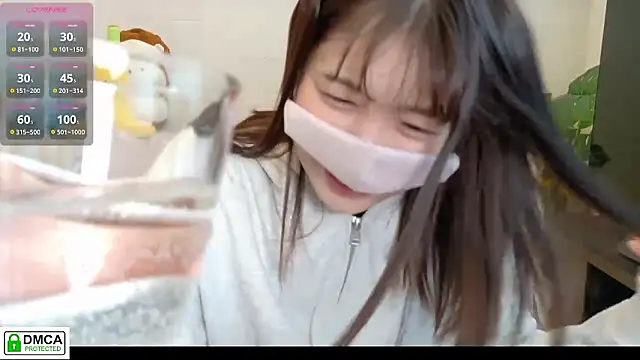 Snapshot of SUZU_ chatting on March 2026 12:12:01 AM SUZU online show from March 2026 12:12:01 AM