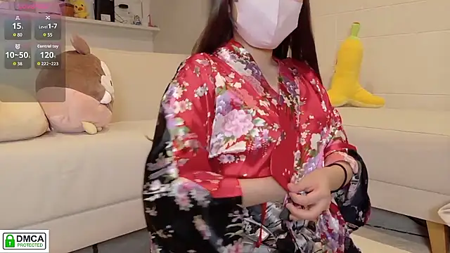 Snapshot of SUZU_ chatting on June 2026 12:14:01 PM SUZU online show from June 2026 12:14:01 PM