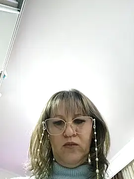 Snapshot of naughtymilfT chatting on February 2025 05:18:02 PM naughtymilfT online show from February 2025 05:18:02 PM