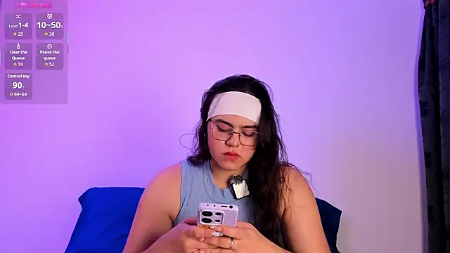 Snapshot of veronica185 chatting on May 2026 03:45:02 AM veronica185 online show from May 2026 03:45:02 AM