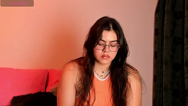 Snapshot of veronica185 chatting on May 2026 02:51:02 AM veronica185 online show from May 2026 02:51:02 AM
