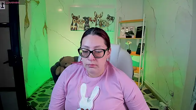 NiickyJones online show from November 2025 05:41:01 PM