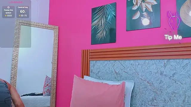 littlee emilyy  online show from April 2026 12:39:02 PM