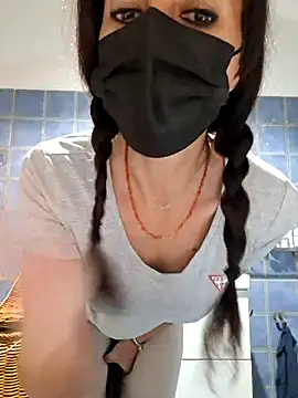 Snapshot of Silvia_Zeno chatting on October 2025 05:46:02 PM Silvia Zeno online show from October 2025 05:46:02 PM