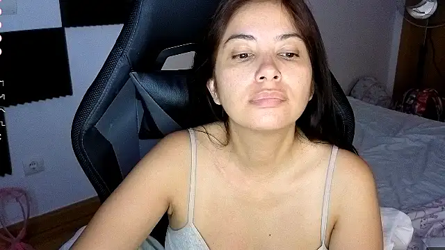 Snapshot of AnnaQueen chatting on July 2026 02:51:01 AM AnnaQueen online show from July 2026 02:51:01 AM