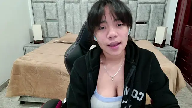 laureentt  online show from April 2026 03:18:02 AM