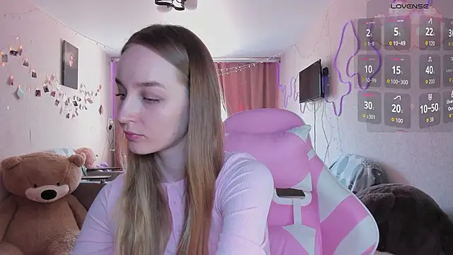 Snapshot of MoonDust chatting on March 2026 09:20:01 AM MoonDust online show from March 2026 09:20:01 AM