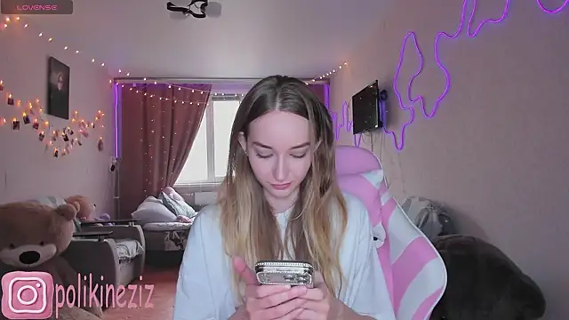 Snapshot of MoonDust chatting on April 2026 02:26:01 PM MoonDust online show from April 2026 02:26:01 PM