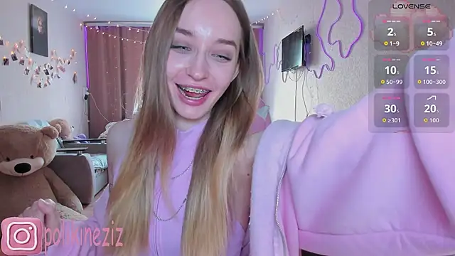 Snapshot of MoonDust chatting on April 2026 11:51:02 AM MoonDust online show from April 2026 11:51:02 AM