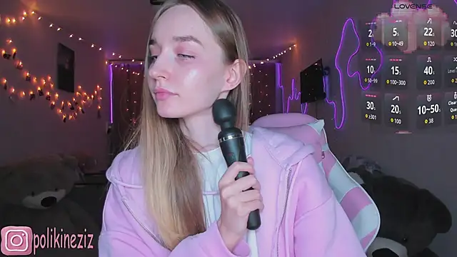 Snapshot of MoonDust chatting on April 2026 04:29:01 PM MoonDust online show from April 2026 04:29:01 PM