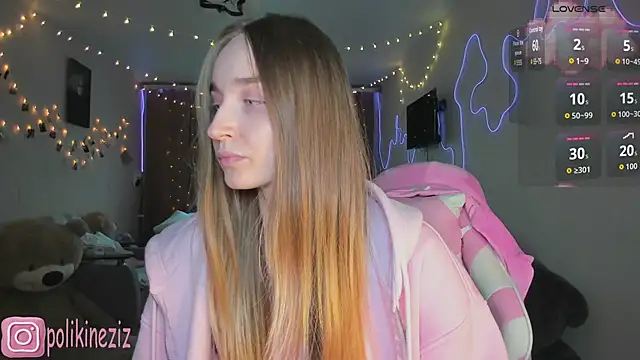 Snapshot of MoonDust chatting on April 2026 04:14:01 PM MoonDust online show from April 2026 04:14:01 PM