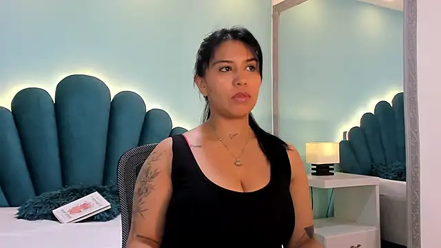 sharlott18 online show from October 2025 12:49:02 PM