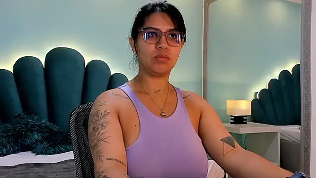 sharlott18 online show from October 2025 12:18:02 PM