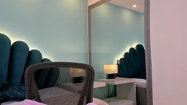 sharlott18 online show from November 2025 12:55:01 PM