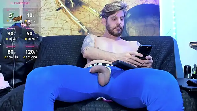 Snapshot of johny_bluexxx chatting on October 2025 03:53:01 PM johny bluexxx online show from October 2025 03:53:01 PM