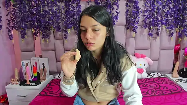 Snapshot of Bich_Anal_ chatting on January 2025 01:17:01 PM Bich Anal online show from January 2025 01:17:01 PM