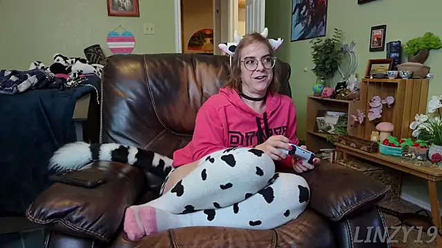 Snapshot of Linzy_19 chatting on January 2025 07:42:02 PM Linzy 19 online show from January 2025 07:42:02 PM