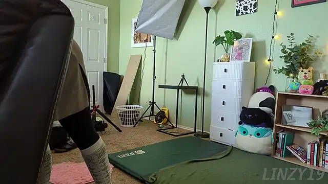 Snapshot of Linzy_19 chatting on January 2025 08:01:02 PM Linzy 19 online show from January 2025 08:01:02 PM