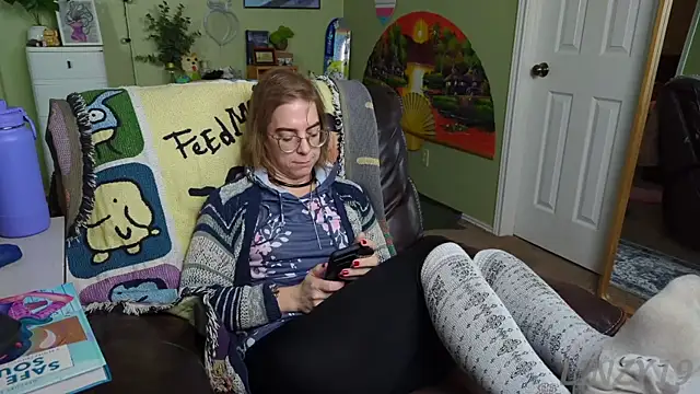 Snapshot of Linzy_19 chatting on February 2025 05:12:01 PM Linzy 19 online show from February 2025 05:12:01 PM