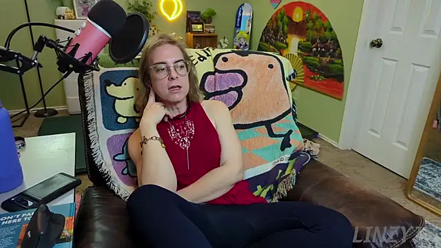 Snapshot of Linzy_19 chatting on February 2025 12:31:02 AM Linzy 19 online show from February 2025 12:31:02 AM