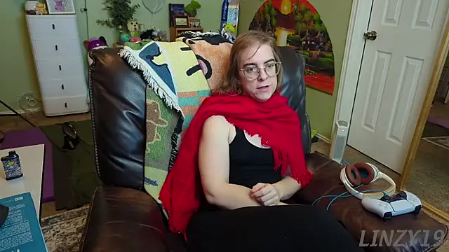 Snapshot of Linzy_19 chatting on March 2025 11:05:01 PM Linzy 19 online show from March 2025 11:05:01 PM