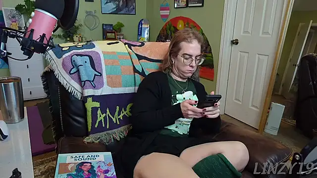 Snapshot of Linzy_19 chatting on March 2025 02:12:01 PM Linzy 19 online show from March 2025 02:12:01 PM