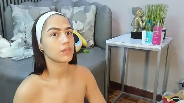 emily roberts1 online show from September 2025 12:49:01 PM