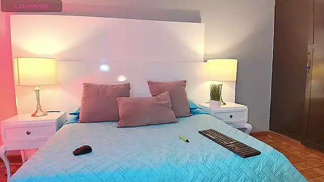 emily roberts1 online show from September 2025 10:12:01 PM