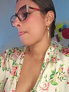 Snapshot of Alizon_1 chatting on July 2026 07:31:01 PM Alizon 1 online show from July 2026 07:31:01 PM