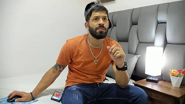 Thiagogomez online show from March 2026 07:21:02 PM