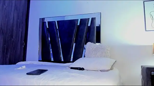 HollyEvanz online show from February 2026 06:40:02 AM