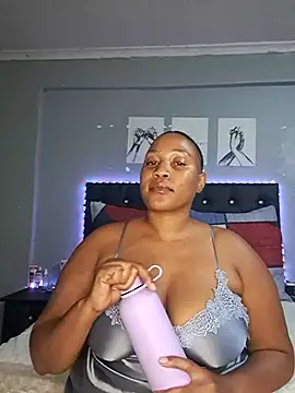 Toya P online show from September 2025 08:19:01 PM